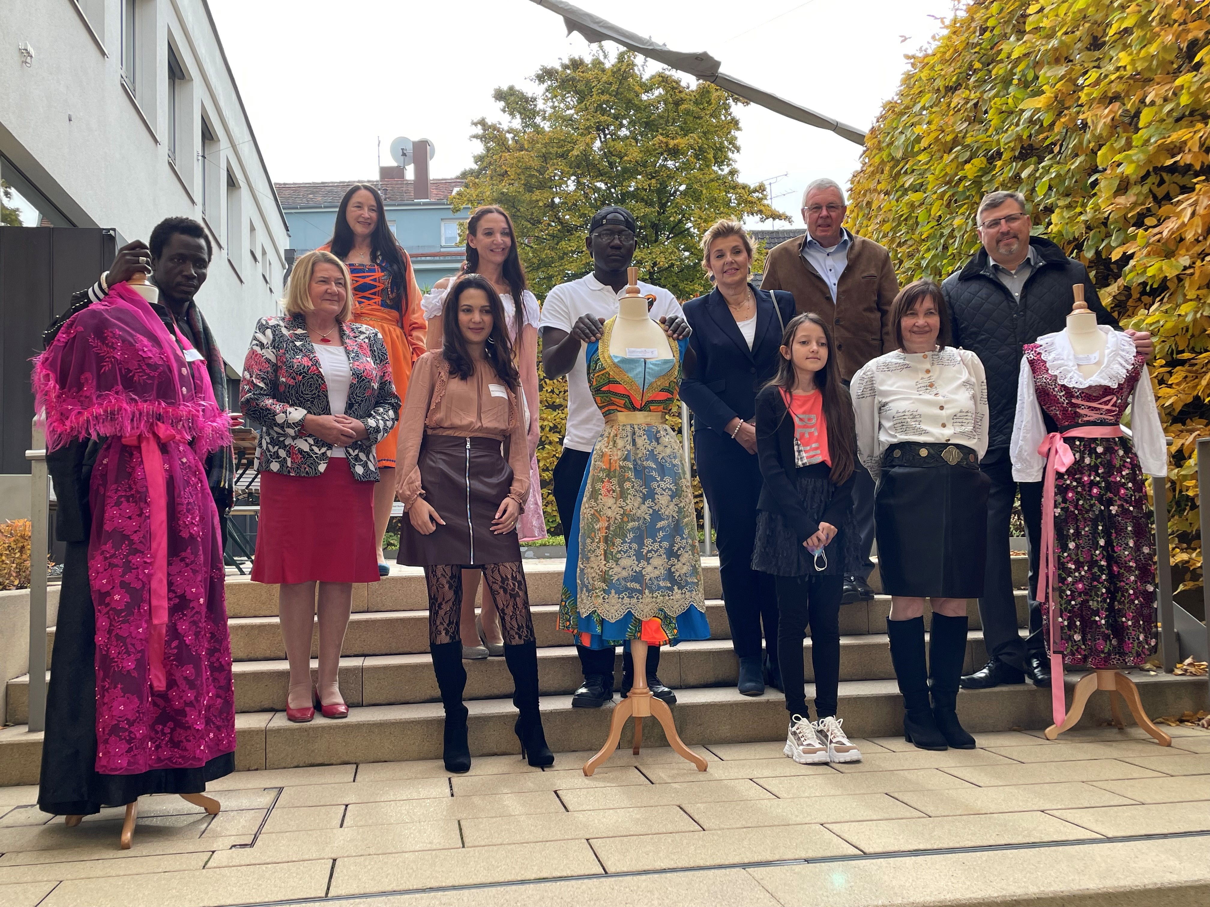 Eröffnung der Ausstellung Bayern meets Afrika in der VR Bank in Dachau