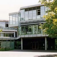 1200px-Josef-Effner-Gymnasium-1997.jpg