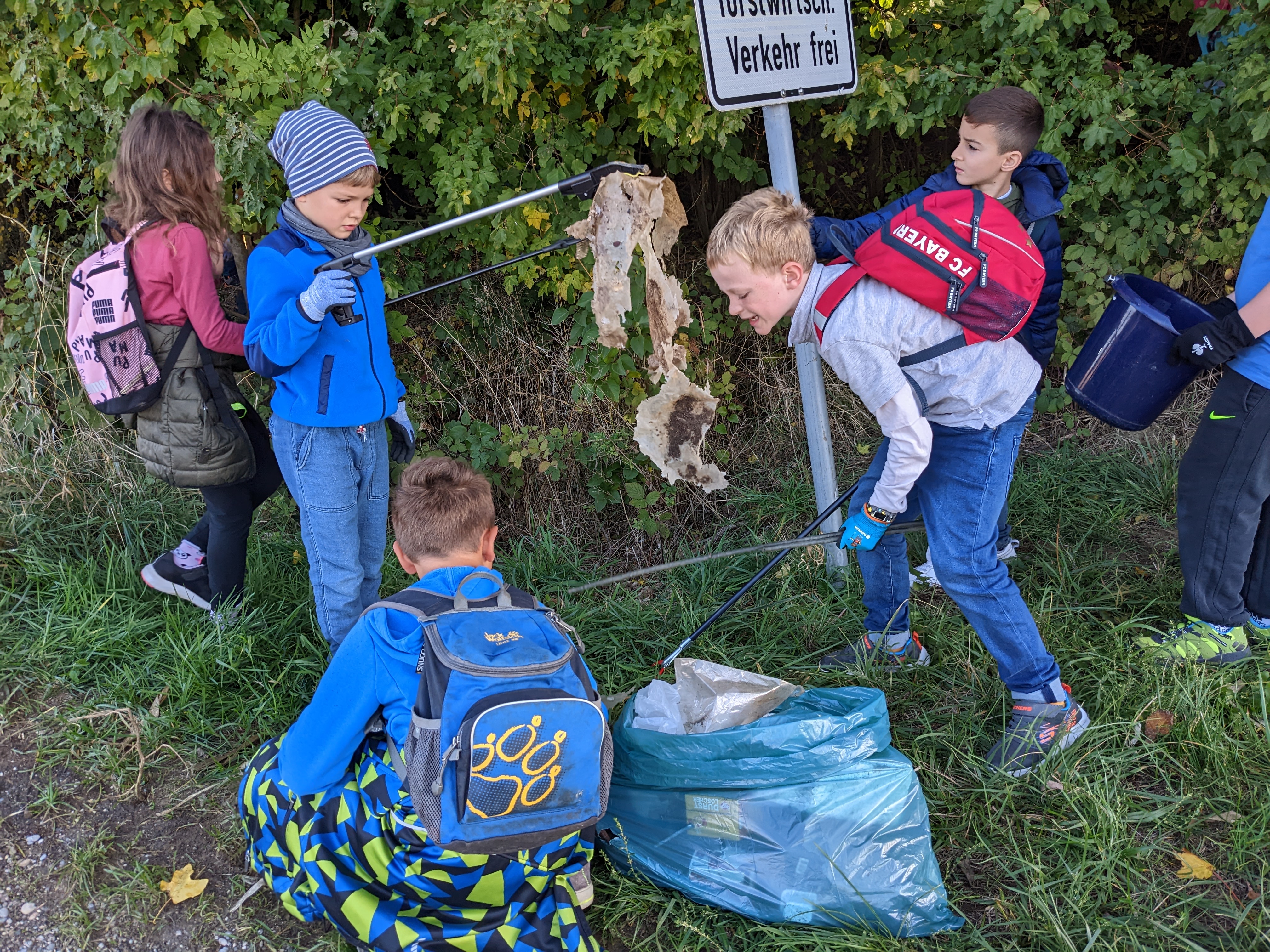 Müllsammelaktion der Grund- und Mittelschule Bergkirchen 