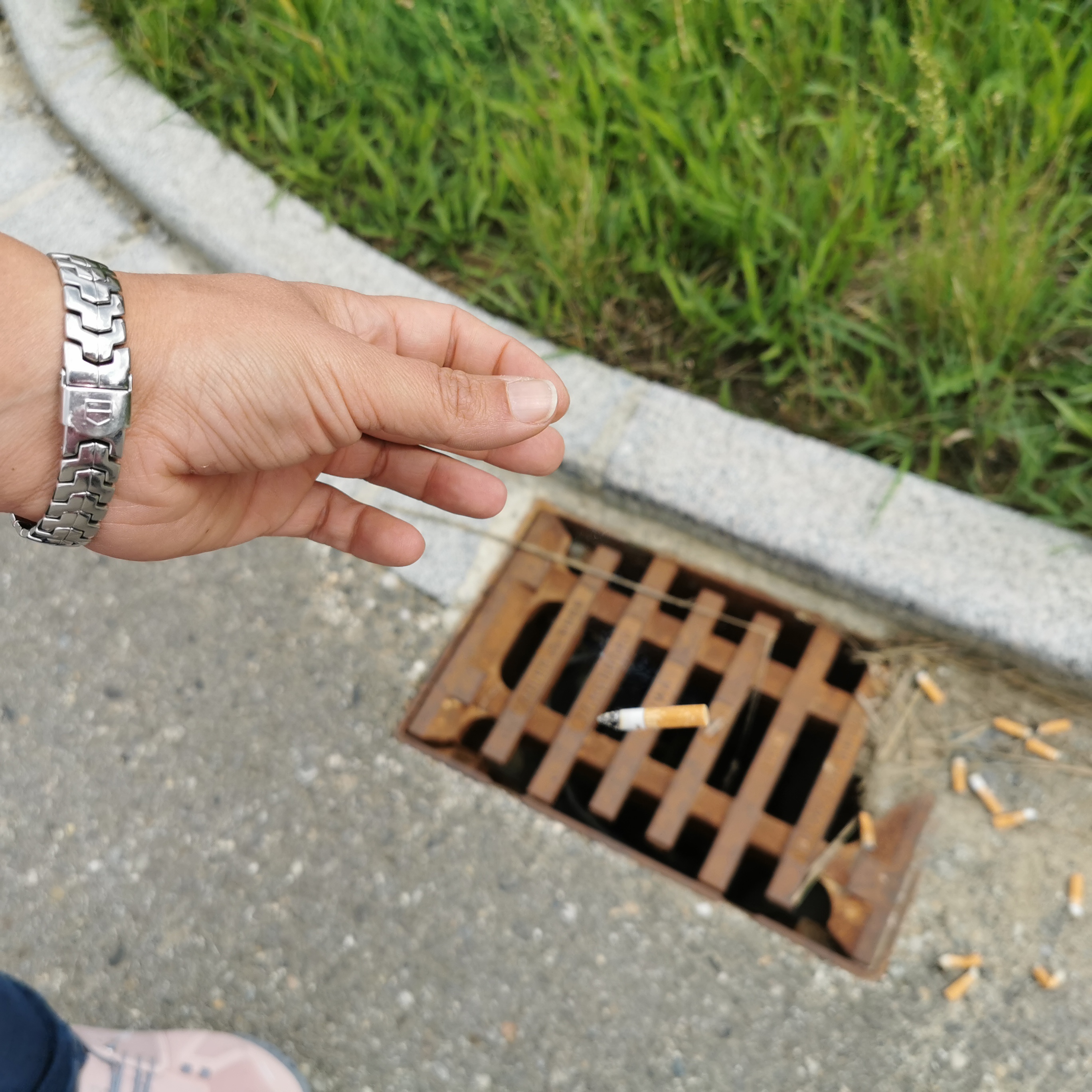 Kleiner Schnipser – große Folgen  Schadstoffe in Zigarettenkippen belasten die Umwelt