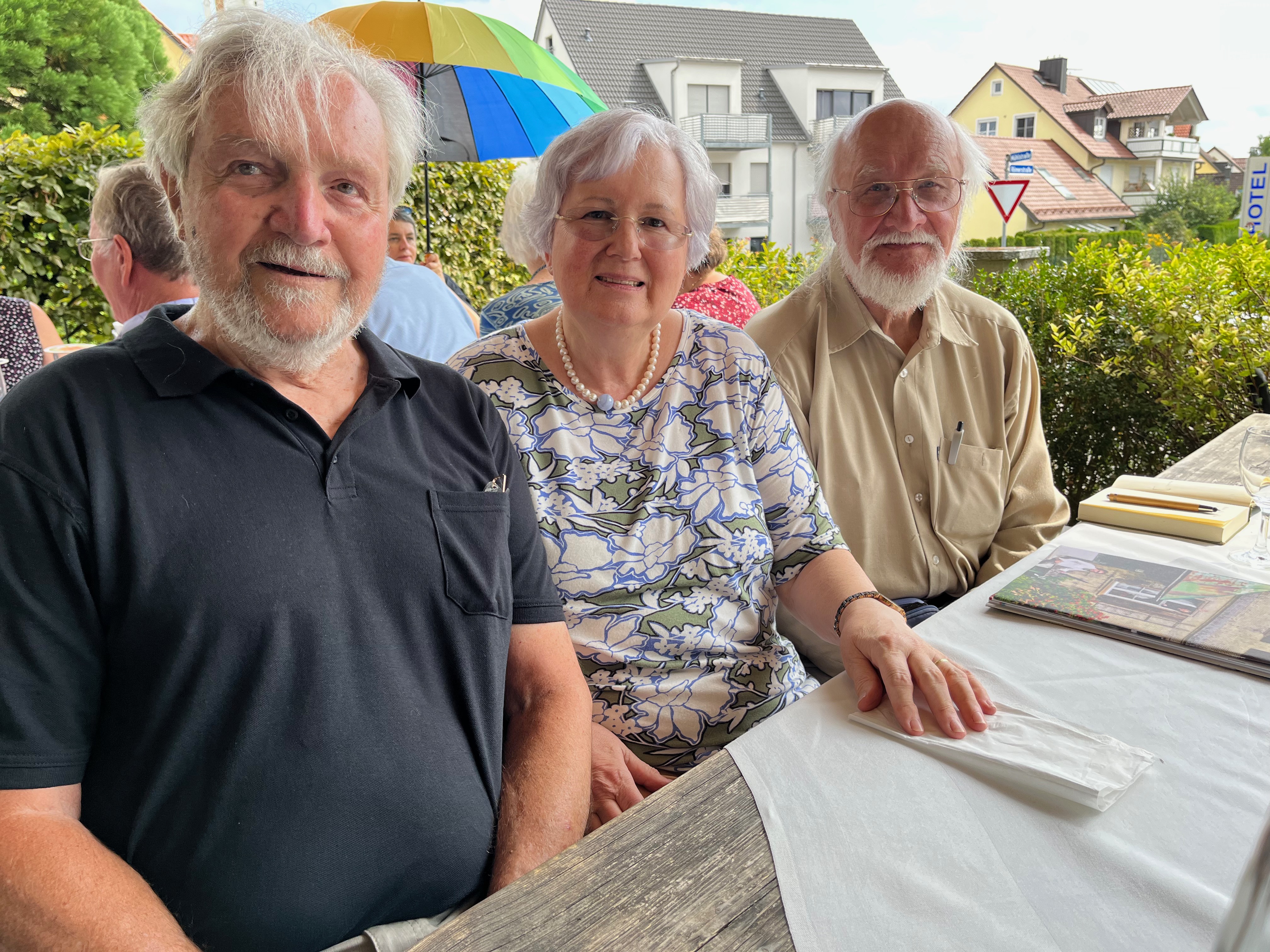 Die drei Jubilare die nach wie vor in der Heimatforschung aktiv sind: von links nach rechts: Helmut Größ, Inge Bortenschlager und Dr. Walter Kick