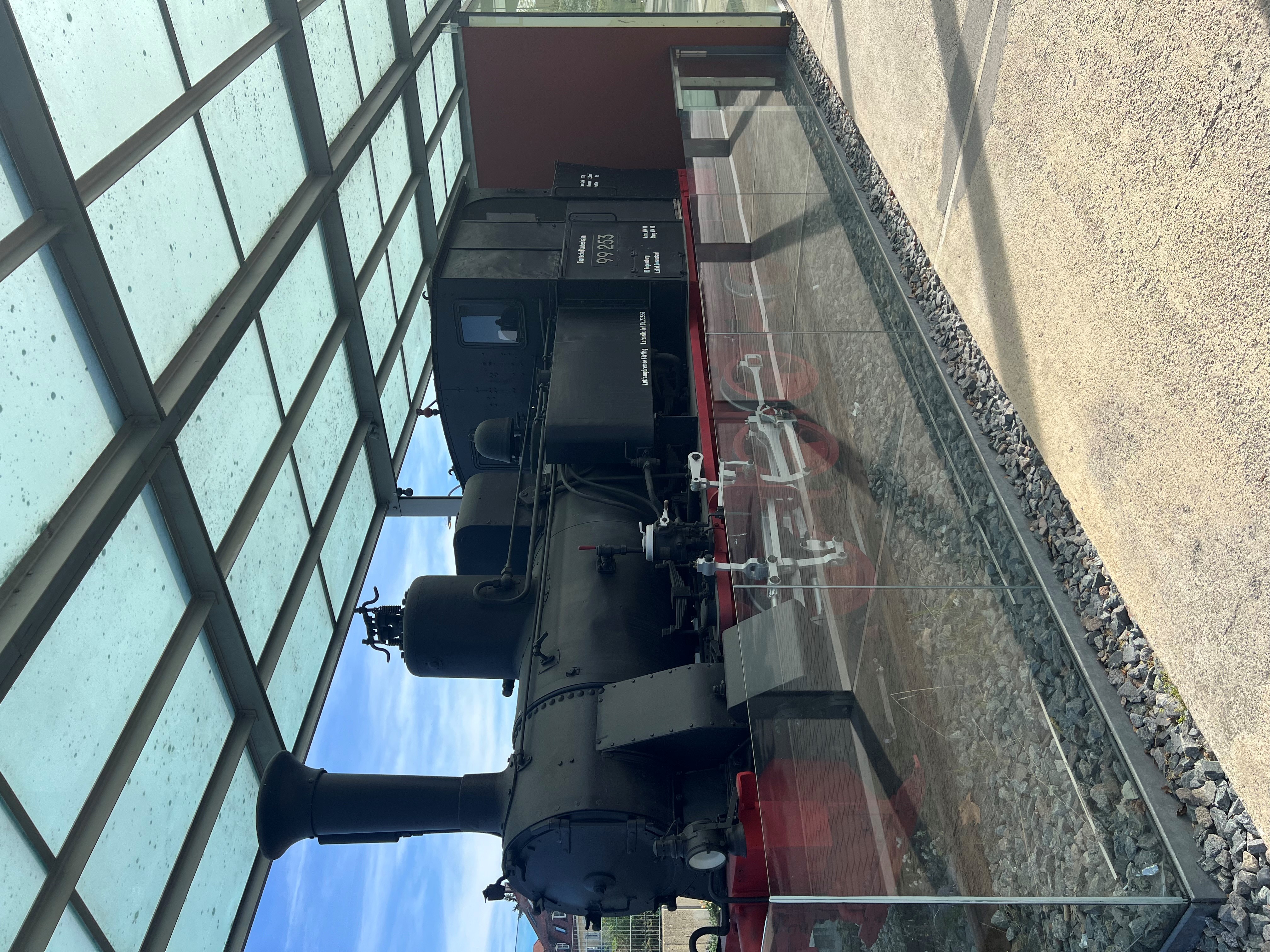 Teil der öff. Toilette am Parkplatz.jpg