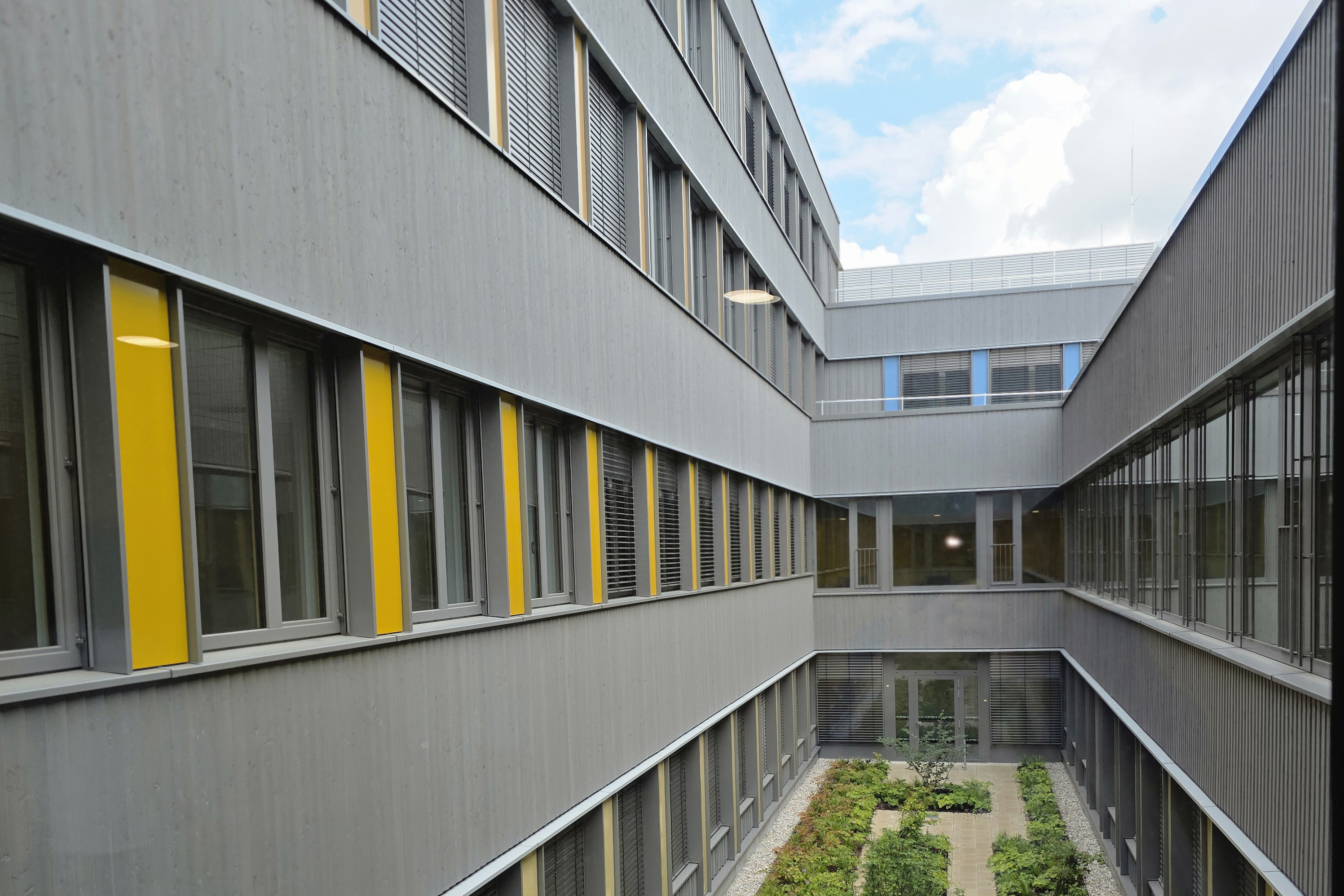 Gymnasium Röhrmoos_Außenbereich 3