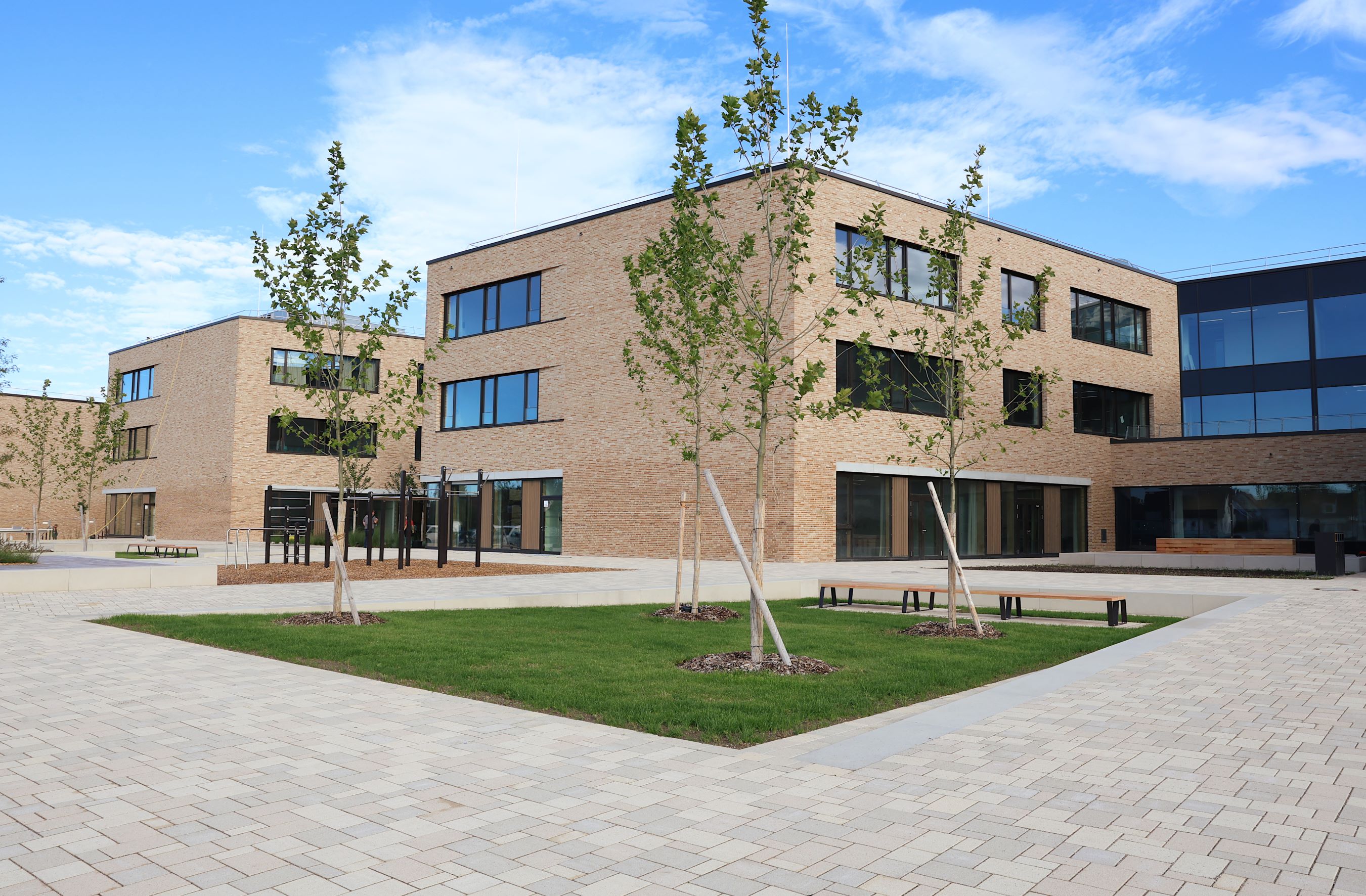 Gymnasium Karlsfeld: Aussenbereich