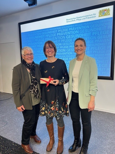 Melanie Fuchs aus Karlsfeld erhält Bayerische Auszeichnung „Weißer Engel“ für herausragendes ehrenamtliches Engagement