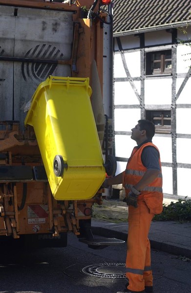 Gebrauchsartikel aus Plastik bitte nicht in die Gelbe Tonne werfen! 