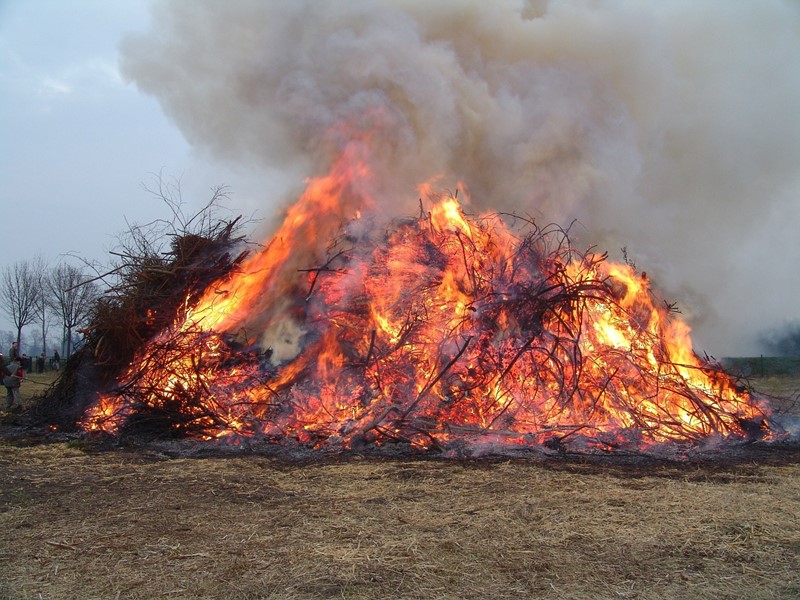 Osterfeuer: Ein Brauch mit einigen Regeln