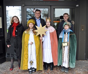 Auch in diesem Jahr besuchten die Sternsinger wieder das Landratsamt Dachau.