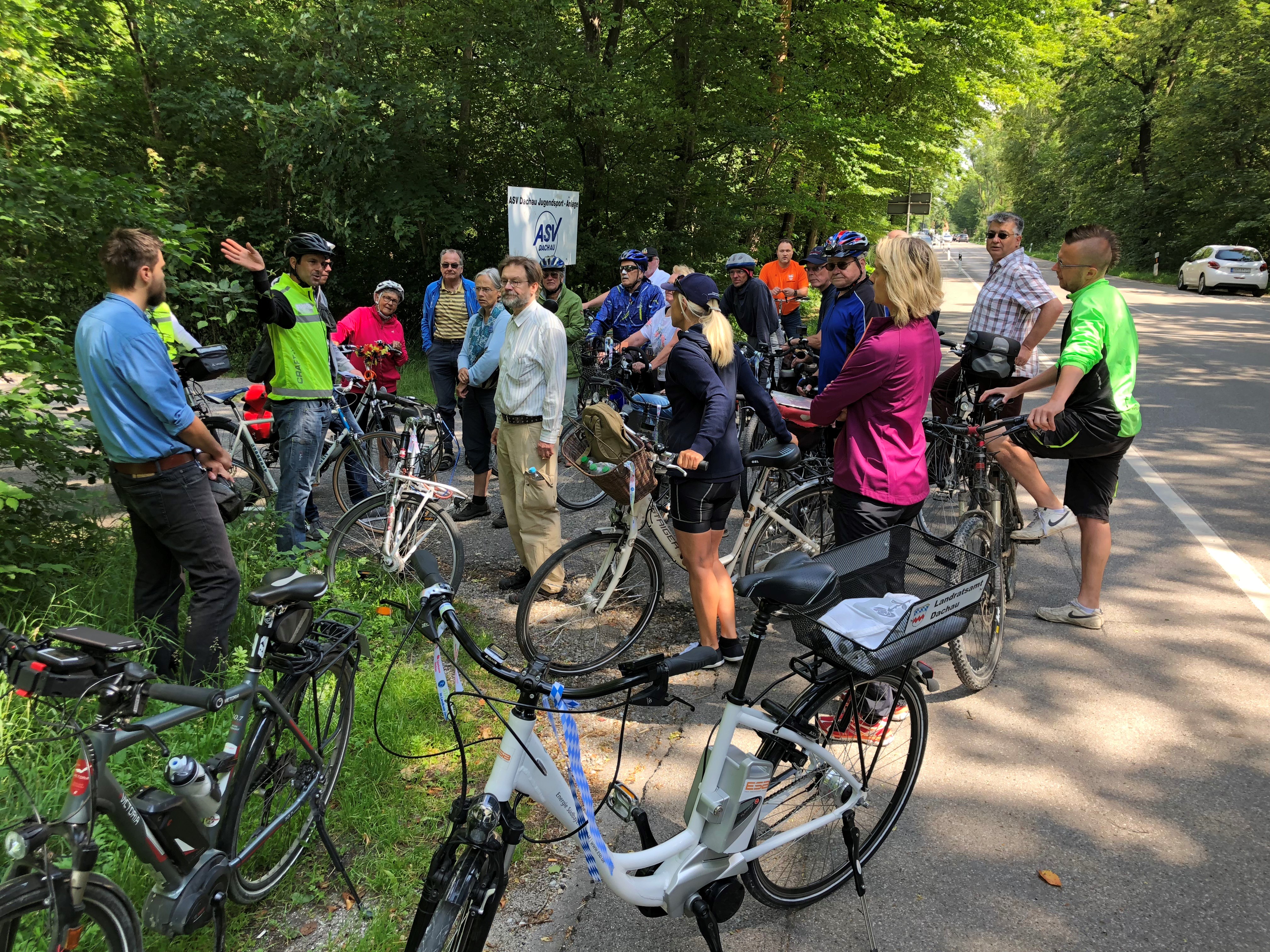 Rege Beteiligung bei Fahrradtour mit Radverkehrsexperten zum Radverkehrskonzept des Landkreises Dachau 