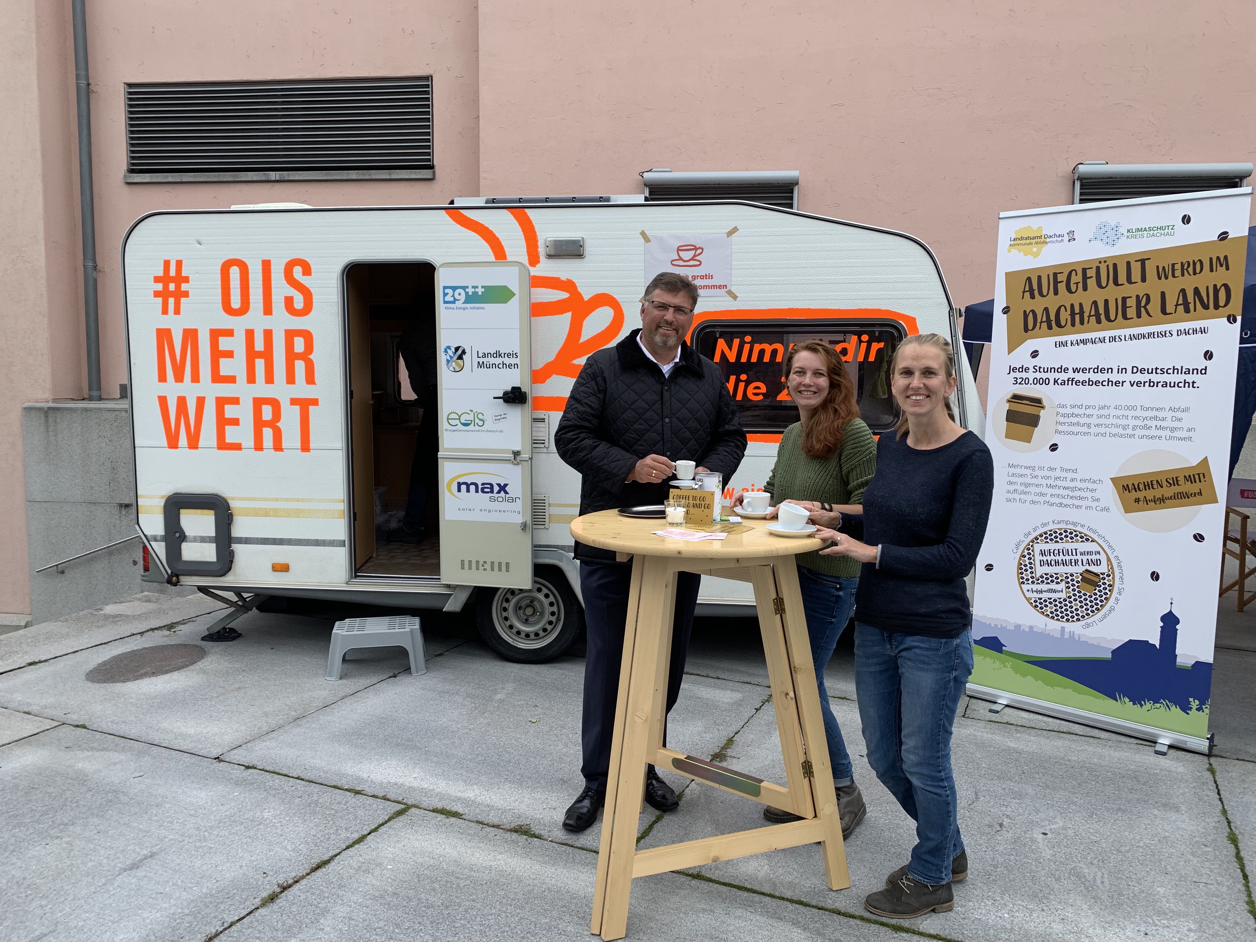250 Mal „Aufgfüllt werd“ auf der Langen Tafel in Dachau