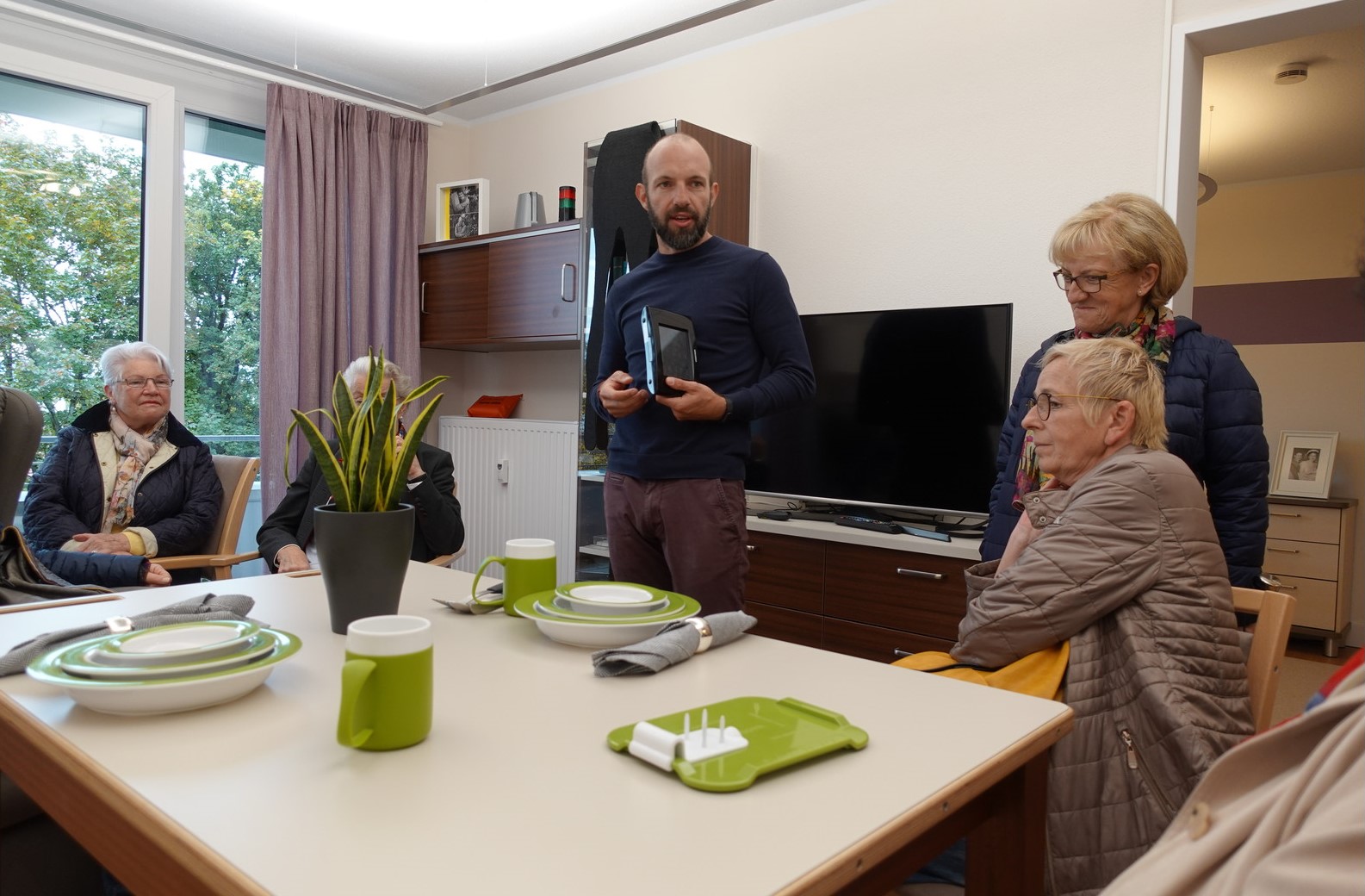 Landkreis-Seniorenbeirat besucht Senioren-Forschungswohnung