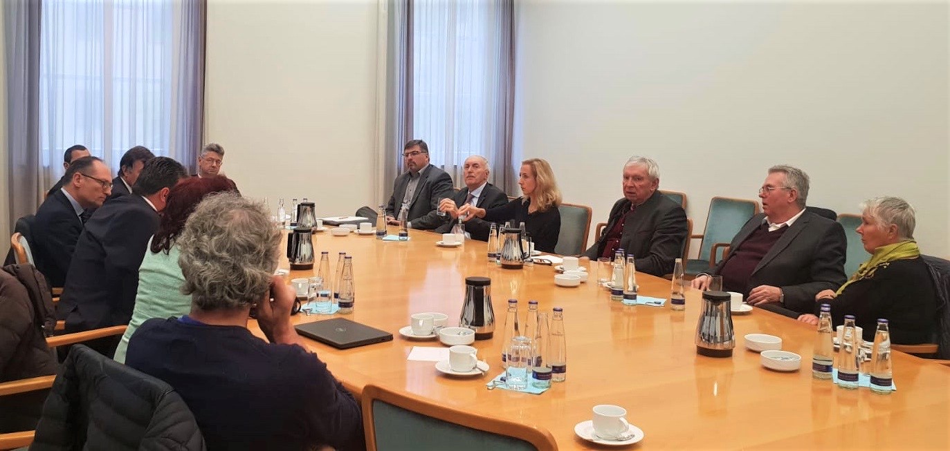 Gespräch mit Staatsminister Prof. Dr. Michael Piazolo zum möglichen Standort des künftigen 5. Landkreisgymnasiums