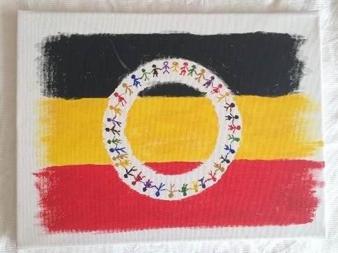 Deutschlandflagge mit einem Kreis in dem sich Menschen die Hand reichen