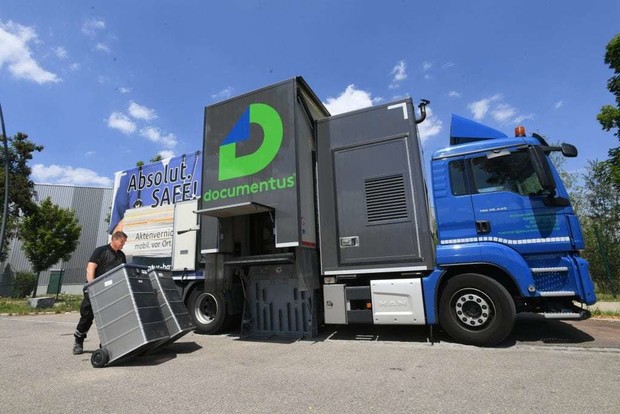 Aktenvernichtung am 07.12.2022 auf dem Recyclinghof Petershausen