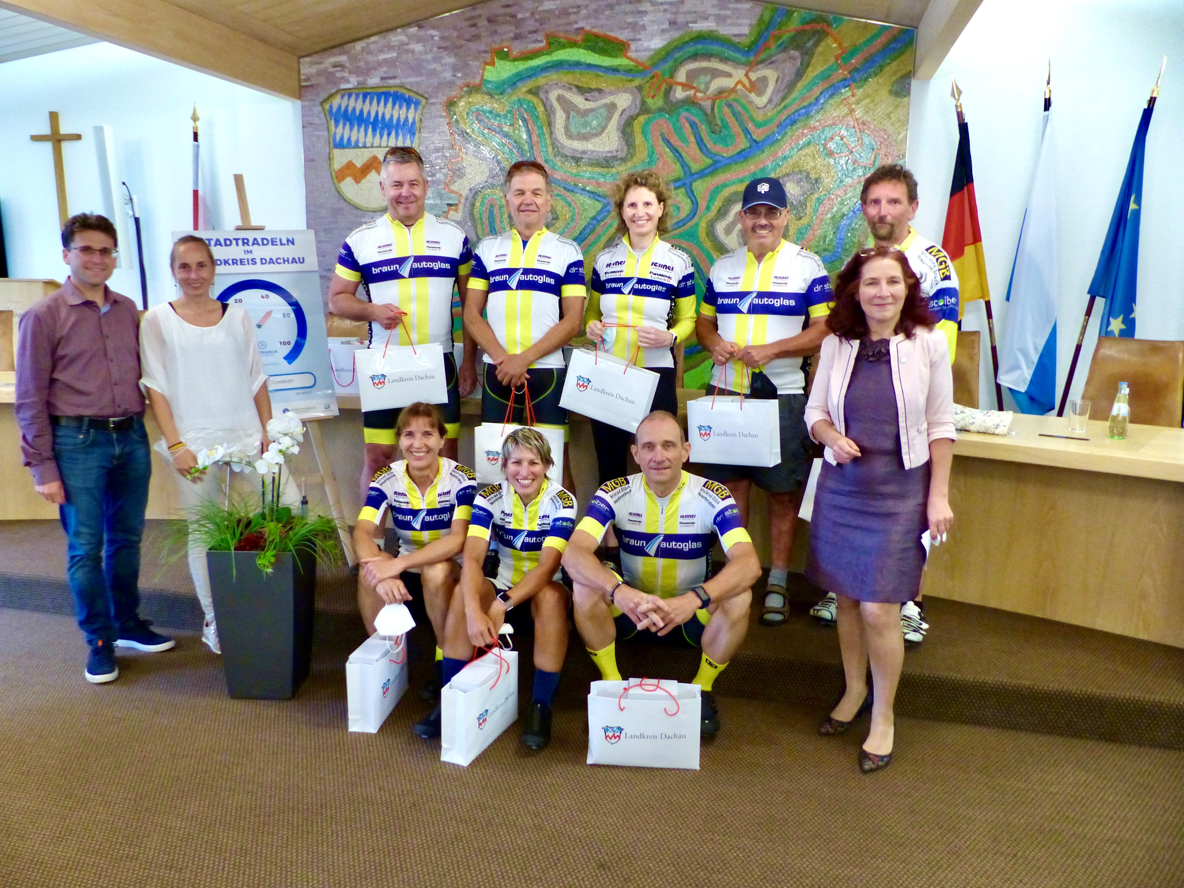 Das Team „forice 89 Dachau“ mit Oberbürgermeister Florian Hartmann, Dachau, Carmen Glaser, Klimaschutzbeauftragte und stellvertretende Landrätin Marianne Klaffki