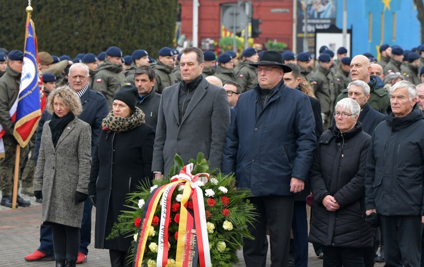 Kranzniederlegung: Landrat aus Dachau und Oswiecim gedenken der Opfer des 2. Weltekrieges