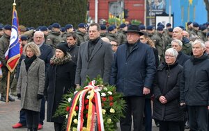 Kranzniederlegung: Landrat aus Dachau und Oswiecim gedenken der Opfer des 2. Weltekrieges