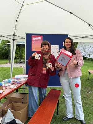 Bild vergr&ouml;&szlig;ern: © Landrastamt Dachau, Name 
Die Mitarbeitenden des Gesundheitsamt Dachau trotzten den kalten Temperaturen und kamen beim 57 Festival mit 150 Jugendlichen zum Thema Sexualität und Gesundheit ins Gespräch