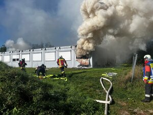 Bild vergr&ouml;&szlig;ern: Der Brand in dem Zimmer der Flüchtlingsunterkunft war dank dem Einsatz der Feuerwehr schnell im Griff. Die Anlage ist vorerst jedoch nicht bewohnbar.