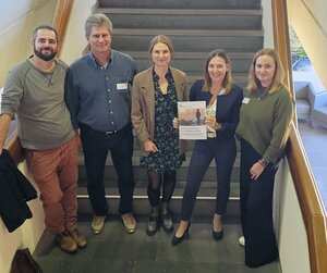 Bild vergr&ouml;&szlig;ern: Das Team hat intensiv an dem Kinderschutzkonzept für den Landkreis Dachau gearbeitet.
Von links: Ludwig Gasteiger, Wolfrum Eckart, Marina Braun, Isabella Brähler und Marina Rodriguez