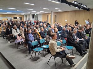 Bild vergr&ouml;&szlig;ern: Der Einbürgerungsempfang im Gymnasium Karlsfeld war sehr gut besucht.
