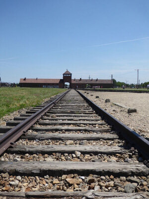 Bild vergr&ouml;&szlig;ern: Gedenkstätte Auschwitz-Birkenau