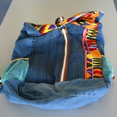 Bild vergr&ouml;&szlig;ern: Rucksack aus Jeansstoff