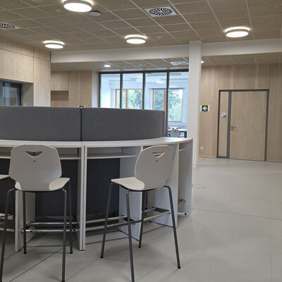 Bild vergr&ouml;&szlig;ern: Gymnasium Röhrmoos_Innenbereich 2