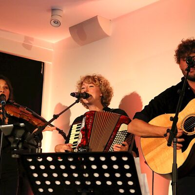 Bild vergr&ouml;&szlig;ern: Akustik Folk Pop 2