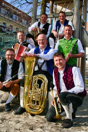 Bild vergr&ouml;&szlig;ern: Scheebrunner Tanzlmusi