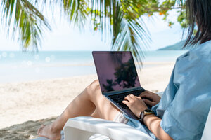 Bild vergr&ouml;&szlig;ern: Arbeiten am Strand