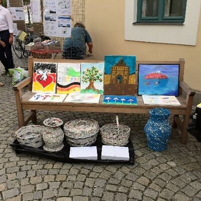 Bild vergr&ouml;&szlig;ern: Marktfest Petershausen: Gemälde, handgemachte Körbe und Vasen