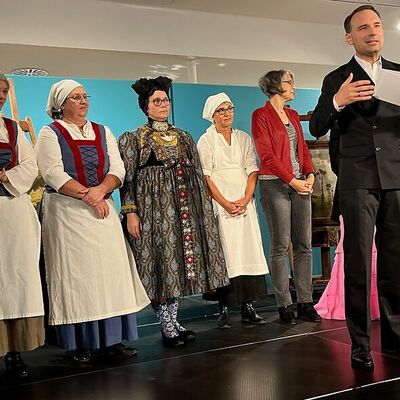 Bild vergr&ouml;&szlig;ern: Poetischer Herbst 2025, Mit der Liab is so a Sach_2