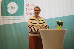 Bild vergr&ouml;&szlig;ern: 10 Jahre Mint, Eva Rehm, Projektleitung des MINT Campus beim Jubiläum