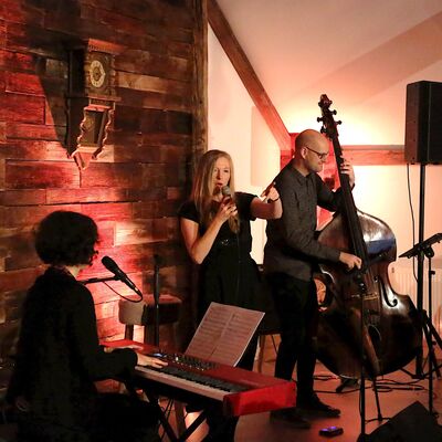 Bild vergr&ouml;&szlig;ern: Lisa Wahlandt Trio 3