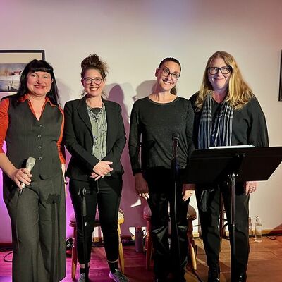 Bild vergr&ouml;&szlig;ern: Poetischer Herbst 2025 Der Kuss der auf dem Mund dir lag_2