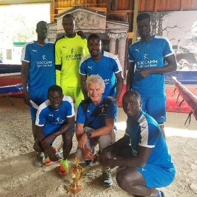 Bild vergr&ouml;&szlig;ern: Gruppenfoto mit einigen teilnehmenden Sportlern