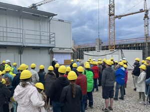 Bild vergr&ouml;&szlig;ern: Besuch Baustelle Gymnasium Karlsfeld