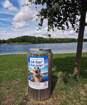 Bild vergr&ouml;&szlig;ern: Plakataktion am Karlsfelder See