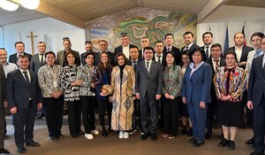 Bild vergr&ouml;&szlig;ern: Besuch Delegation