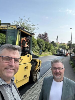 Bild vergr&ouml;&szlig;ern: Auf der Kreisstraße DAH 2 in Altomünster wurde in der ersten Ferienwoche ein zwei Kilometer langer Streckenabschnitt umfassend erneuert.