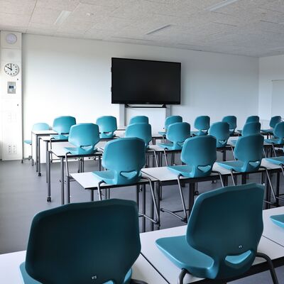 Bild vergr&ouml;&szlig;ern: Gymnasium Karlsfeld: Klassenzimmer