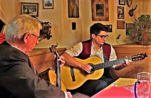 Bild vergr&ouml;&szlig;ern: Gitarrenduo Heinz Neumaier u. Markus Köhl