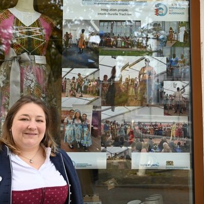 Bild vergr&ouml;&szlig;ern: Plakat bei Trachten Ullmann