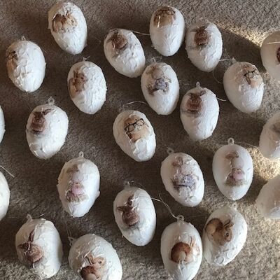 Bild vergr&ouml;&szlig;ern: Mit Hasenmotiven verzierte Ostereier