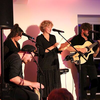 Bild vergr&ouml;&szlig;ern: Akustik Folk Pop 1